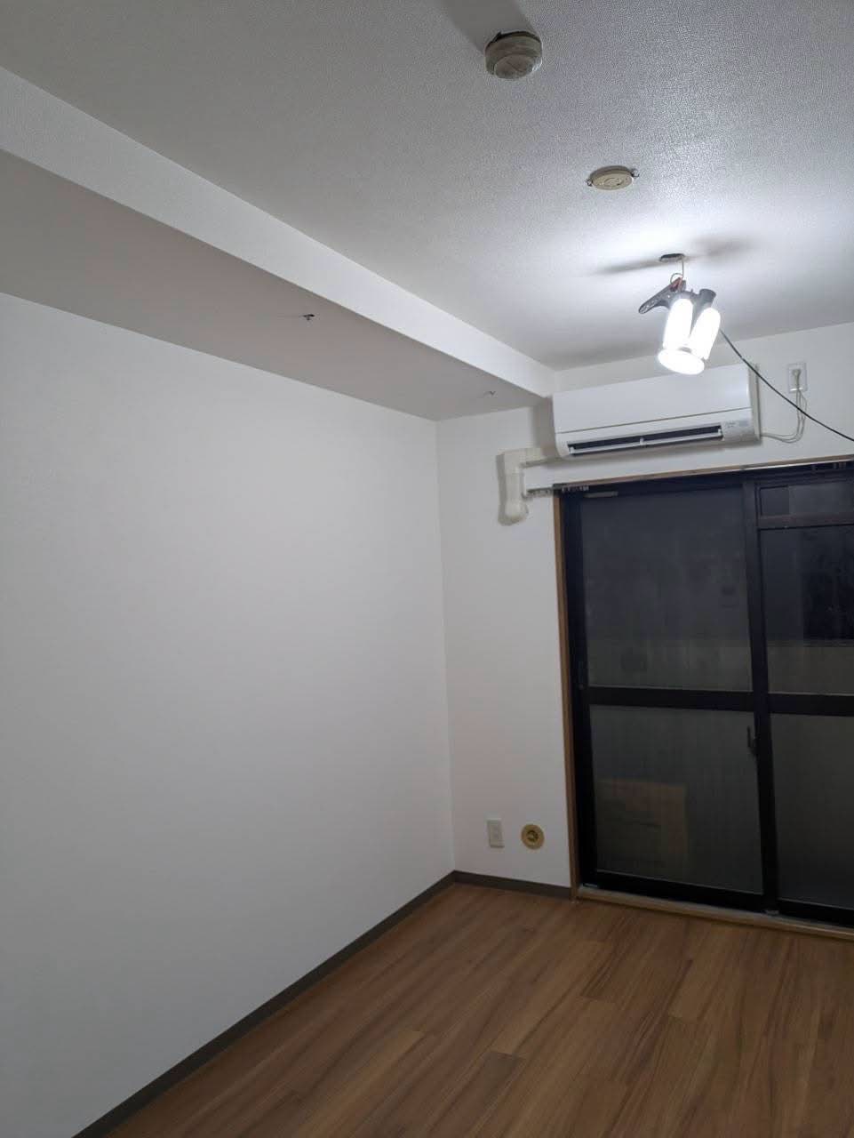大阪市 賃貸マンションの原状回復クロス張替え施工事例