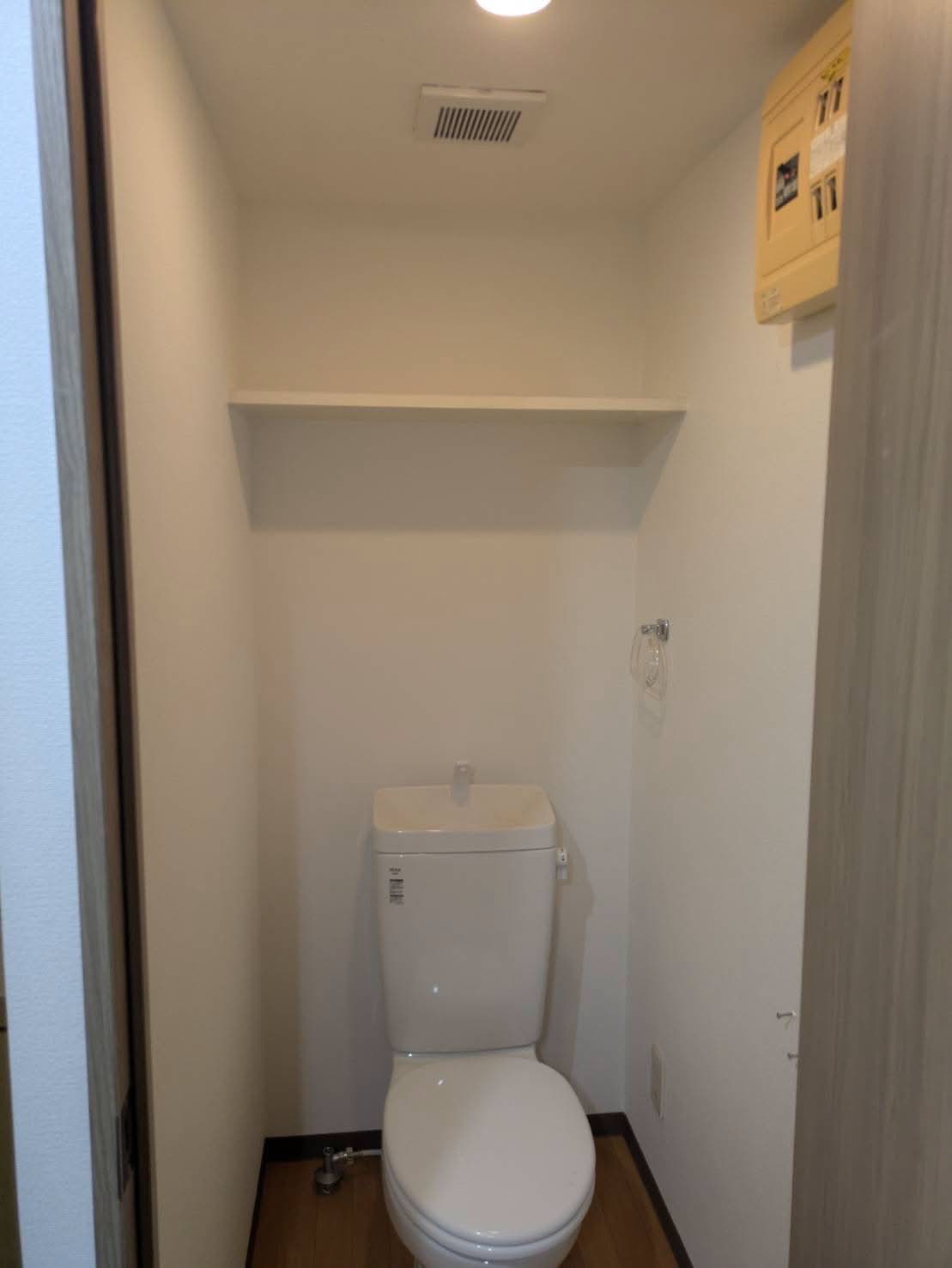 大阪市 トイレの壁紙張替え施工事例